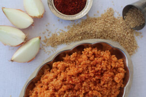 bulgur pilavi opskrift, bulgur pilaf opskrift, tyrkisk bulgur opskrift, tyrkisk pilaf med bulgur, bulgur opskrifter, tyrkiske opskrifter, tyrkisk mad, nem tyrkisk mad, autentisk tyrkisk mad, tyrkisk hverdagsret, sund tyrkisk mad, tyrkiske vegetarretter, vegetar opskrifter, veganske opskrifter, bulgur med grøntsager, bulgur retter, tyrkisk bulgurret, røde bulgur, tyrkisk riserstatning, tyrkisk tilbehør, opskrift med bulgur, opskrift med tomatpuré og bulgur, tyrkisk pilaf opskrift, bulgur som tilbehør, tyrkisk aftensmad, tyrkisk køkken, klassisk tyrkisk opskrift, bulgur opskrift, bulgur pilaf, tyrkisk bulgur pilaf, nem bulgur opskrift, sund bulgur opskrift, bulgur til aftensmad, tyrkisk vegetarisk mad, vegetarisk tyrkisk opskrift, vegansk tyrkisk mad, tyrkiske grøntsagsretter, bulgur med tomat, bulgur med løg, bulgur med peberfrugt, bulgur som riserstatning, tyrkisk tilbehør til kød, tyrkisk tilbehør til grill, klassisk bulgur pilaf, autentisk bulgur opskrift, hjemmelavet tyrkisk mad, hurtig tyrkisk mad, tyrkisk pilav opskrift, bulgur pilav, pilav med bulgur, tyrkisk pilav med tomat, nem pilav opskrift, vegetar pilav, vegansk pilav, bulgur pilav med grøntsager, tyrkisk hverdagsmad, sund hverdagsmad, tyrkisk familieret, tyrkisk comfort food, billig aftensmad, nem aftensmad med bulgur, bulgur i tyrkisk køkken, mellemøstlig bulgur opskrift, orientalsk bulgur, klassisk tyrkisk pilav, traditionel tyrkisk opskrift, smagfuld bulgur, hvad er bulgur, hvordan laver man bulgur, bulgur guide, bulgur basis opskrift, perfekt bulgur, bulgur tilbehør, sundt tilbehør, vegetarisk tilbehør, vegansk tilbehør, tyrkisk mad uden kød, tyrkisk opskrift uden kød, nem vegetarisk aftensmad, sund vegetarisk mad, plantebaseret aftensmad, bulgur i hverdagen, hurtig vegetarisk opskrift, budget venlig aftensmad, billige opskrifter, mad med få ingredienser, enkel tyrkisk mad