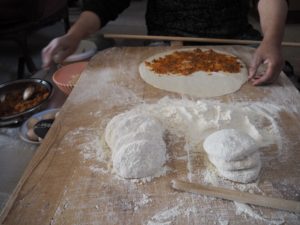 hjemmelavet gözleme opskrift, tyrkisk fladbrød med fyld, gözleme med fyld, tyrkisk brød opskrift, tyrkiske opskrifter, tyrkisk opskrift, tyrkisk bagværk, tyrkiske madopskrifter, postkort fra abuusagi, abuusagi, en hilsen fra abusagi, abusagi, abuusagi, kappadokien, tyrkisk landsby, nevsehir, alanya blog, alanya blogger, dansk i udlandet, dansker i udlandet, tyrkiet blog, tyrkiet blogger, dansk i tyrkiet