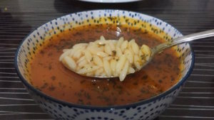 tyrkisk pasta suppe, Şehriye Çorbası opskrift, tyrkisk nudel suppe opskrift, tyrkisk suppe, hvad er sehriye, sehriiye corbasi opskrift, tyrkisk mad, tyrkiske retter, tyrkiske opskrifter, tyrkisk suppe med nudler, tyrkisk suppe med pasta, alanya blog, alanya blogger, tyrkiet blog, tyrkiet blogger