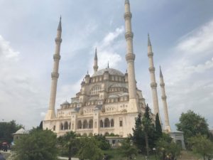 adana, moskeen i adana, tyrkiets største moskeer, roadtrip i tyrkiet, oplevelser i adana, seværdigheder i adana