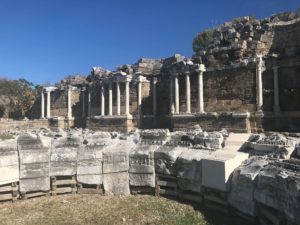 fødselsdagstur til side og manavgat, bådtur manavgat, sejltur manavgat, manavgat flod, side, nova mall, manavgat shoppingcenter, side teater, side antik kent, side antikke teater, rejseblogger, dansk i tyrkiet, alanya blog, alanya blogger, rejseblogger, rejseblog, dansk rejseblog, blog udlandsdansker, oplevelser i side, shopping i side,