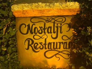 nostalji restaurant i göreme, göreme restauranter, kappadokien restauranter, kappdokien spisesteder, lokalt spisested Kappadokien, oplevelser i kappadokien, oplevelser i göreme, sarma, cicek dolmasi, sac kavurma, tyrkisk mad, alanya blog, alanya blogger, tyrkiet blog, tyrkiet blogger, danske rejseblogs, dansk i tyrkiet, hverdagen i tyrkiet,