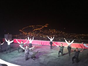 tyrkisk danseshow i alanya, tyrkisk aften, tyrkisk folkedans, i love alanya skilt, the rabbit, i love alanya park, udsigt ud over alanya, alanya by night, fire of alanya, dansk i tyrkiet, alanya blogger, alanya blog, tyrkiet blogger, tyrkiet blog