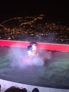 tyrkisk danseshow i alanya, tyrkisk aften, tyrkisk folkedans, i love alanya skilt, the rabbit, i love alanya park, udsigt ud over alanya, alanya by night, fire of alanya, dansk i tyrkiet, alanya blogger, alanya blog, tyrkiet blogger, tyrkiet blog