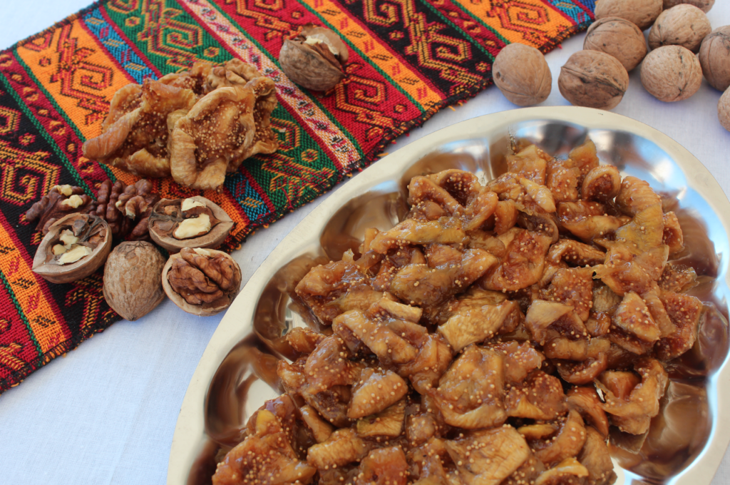 Incir Tatlısı – Sødet figner opskrift, opskrifter med figner, figen opskrift, figner i sukkerlage, kak opskrift, tyrkisk dessert, nemme tyrkiske dessert, tyrkisk mad, tyrkisk opskrift med figner, nemme tyrkiske opskrifter, alanya blog, alanya blogger, tyrkiet blog, tyrkiet blogger, dansk i tyrkiet