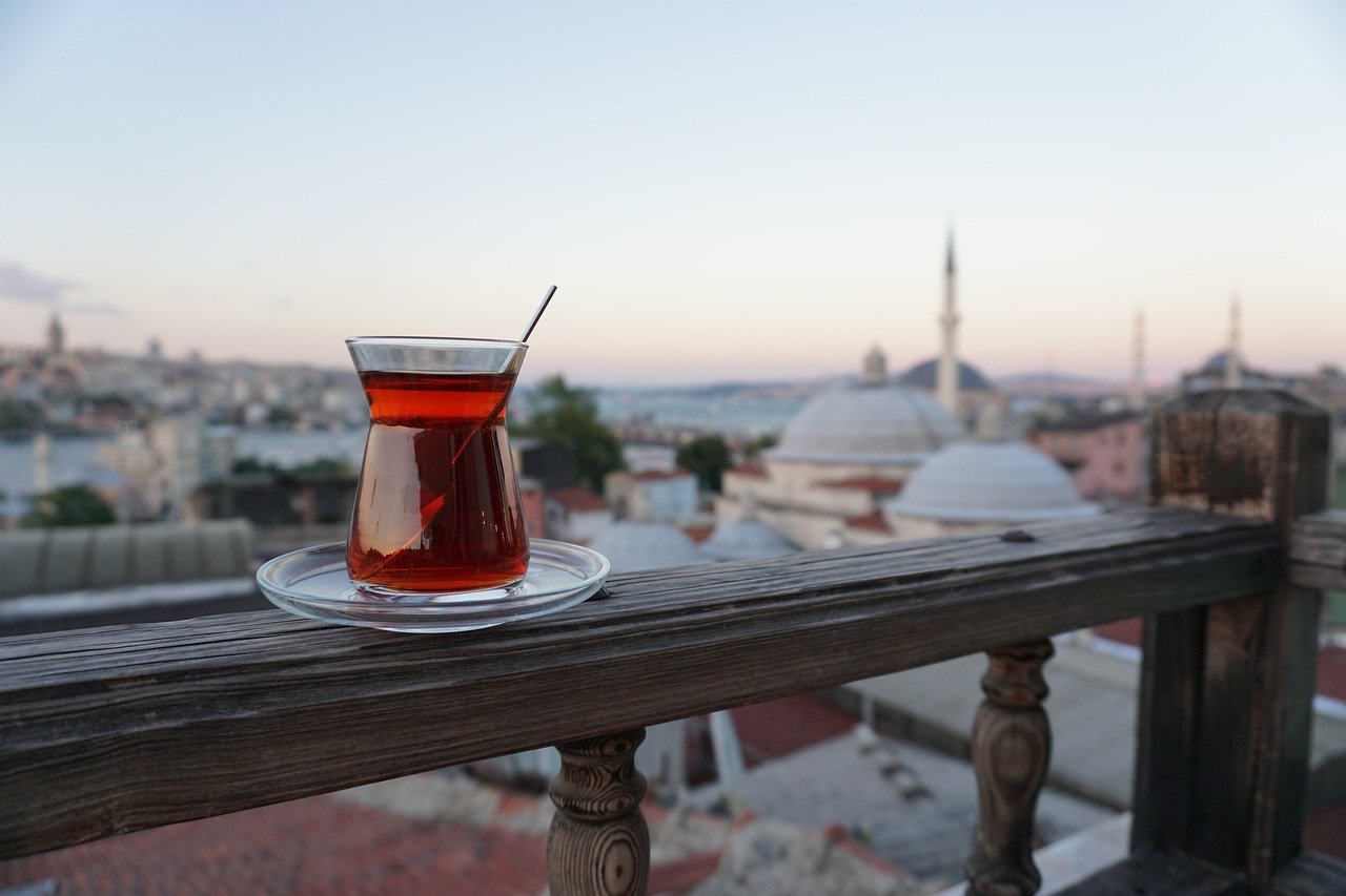 Tyrkisk te, sådan laver du tyrkisk te, tyrkisk te opskrift, tyrkisk tekande, varme tyrkiske drikker, hvordan laver man tyrkisk te, hvordan laver man cay, tyrkiske opskrifter, tyrkiske drikke, alanya blog, alanya blogger, tyrkiet blog, tyrkiet madblogger, dansk i tyrkiet