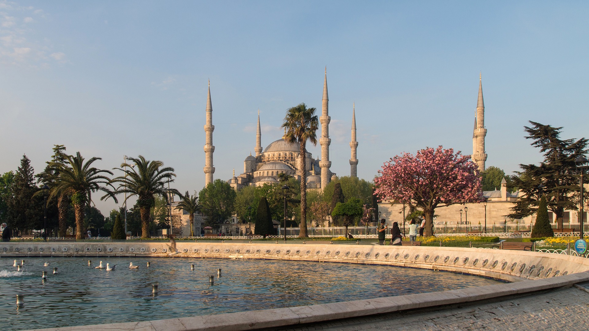 den blå moske i istanbul, blue mosque in istanbul, sultan ahmet camii i istanbul, sultan ahmet moske i istanbul, moskeer i tyrkiet, moskeer i istanbul, regler for at besøge moske, gratis oplevelser i istanbul, gratis seværdigheder i istanbul,