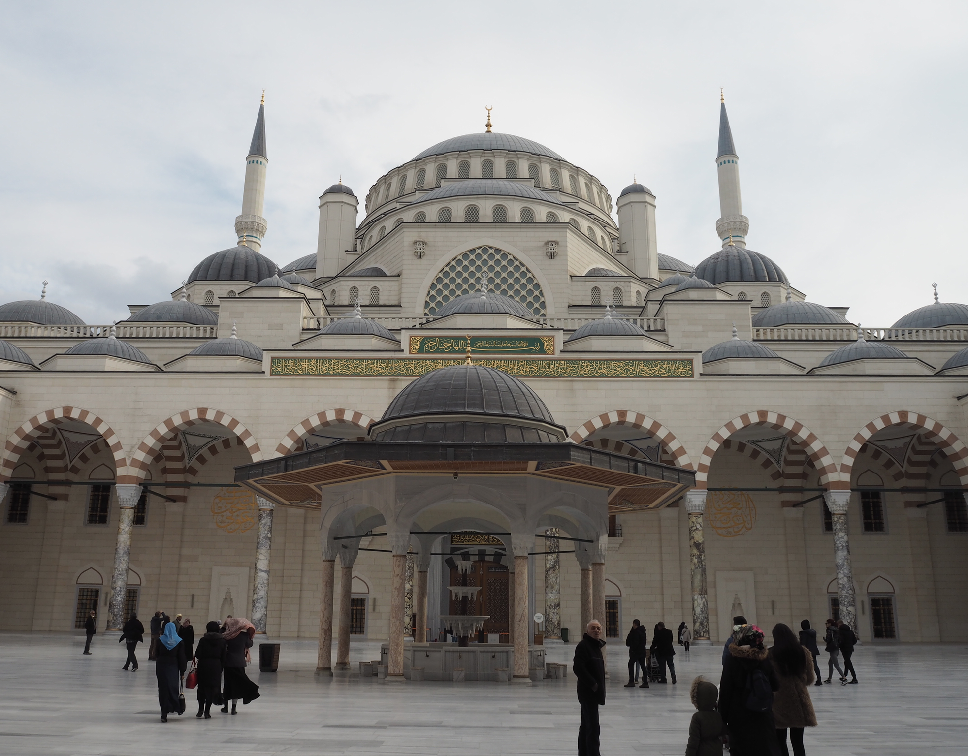tyrkiets største moske, den største moske i tyrkiet, den største moske i istanbul, erdogans moske, camlica moske, oplevelser i istanbul, seværdigheder i istanbul, arkitektur i istanbul, dansk i tyrkiet, oplevelser i tyrkiet, oplev tyrkiet, moskeer i istanbul, moskeer i tyrkiet