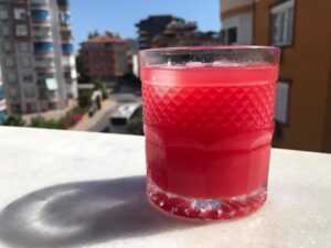 sukkerfri vandmelon lemonade, lemonade med vandmelon, nem lemonade, tyrkiske drikke, nem sommerdrik med vandmelon, opskrifter med vandmelon, vandmelon opskrifter, tyrkiske opskrifter, tyrkiske drikke, dansk i tyrkiet, alanya madblogger