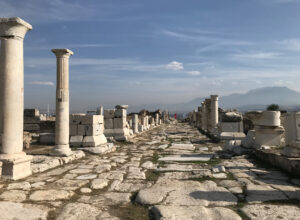 Laodikea denizli tyrkiet, oplevelser i denizli, oplevelser i pamukkale, seværdigheder i denizli, antikke byer i tyrkiet, unesco oplevelser i Tyrkiet, Tyrkisk historie, pamukkale, hierapolis, laodikea, laodicea tyrkiet, laodikiea tyrkiet, ruinby nær pamukkale, tyrkiet rejsetips, tyrkiet rejseblogger