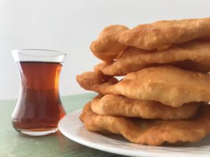 Tyrkisk pisi opskrift, tyrkisk friturestegt brød, tyrkiske brød opskrifter, tyrkiske opskrifter, tyrkisk brød morgenmad, tyrkiske madopskrifter, tyrkisk madblogger, nemme tyrkiske opskrifter, tyrkisk morgenmad