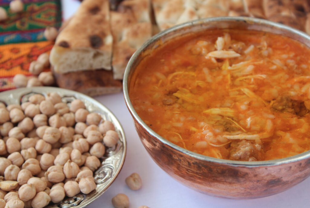 alanya bryllupssuppe, tyrkisk bryllupssuppe, tyrkiske supper, tyrkiske retter, tyrkisk mad, tyrkisk mad til bryllup, tyrkiske opskrifter, tyrkiske madopskrifter, det tyrkiske køkken, tyrkisk suppe med kylling, tyrkisk suppe med kødboller,