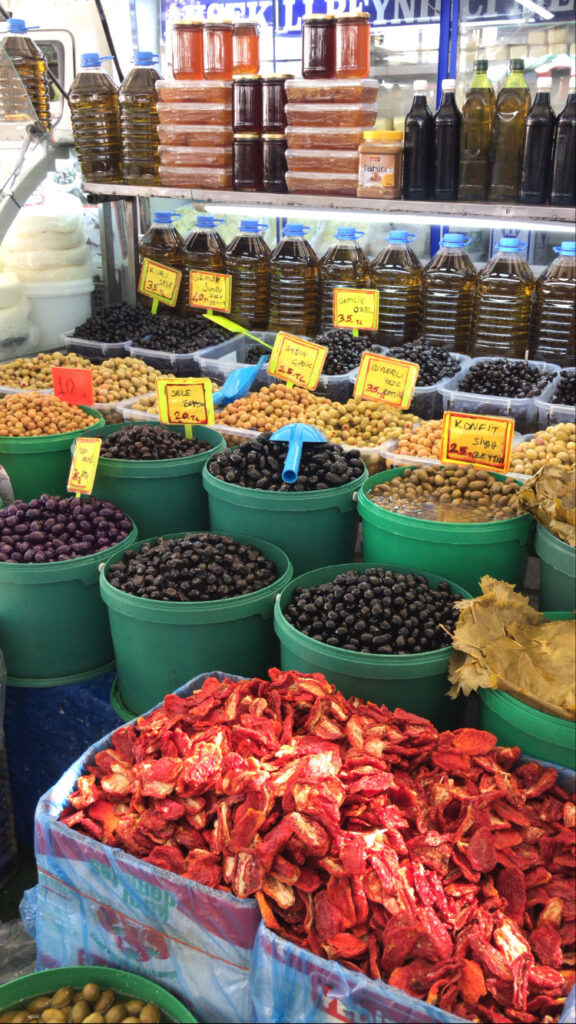 markedsdage i alanya, marked i alanya om omegn, markeder i Alanya, bazar i alanya, seværdigheder i Alanya, oplevelser i Alanya, gratis oplevelser i alanya, frugt og grønt marked alanya, tekstilmarked alanya, unikke oplevelser i alanya, tyrkisk mad, hverdag i alanya