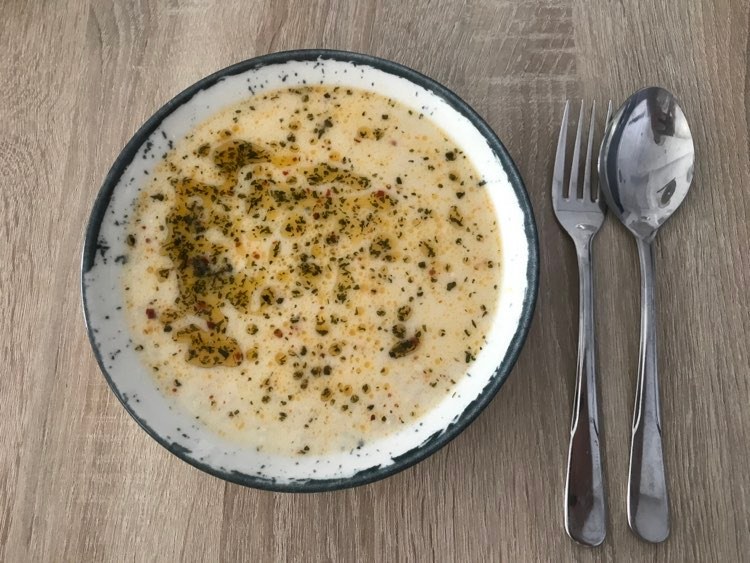 Tyrkisk yoghurtsuppe opskrift, tyrkisk suppe opskrift, tyrkisk suppe med yoghurt, yoghurtsuppe med ris, tyrkiske madopskrifter, tyrkiske retter, det tyrkiske køkken, smag på tyrkiet, tyrkisk mad, suppe opskrifter, suppe med ris, yayla corba opskrift, sæter suppe opskrift, ramadan opskrifter, inspiration til tyrkisk mad