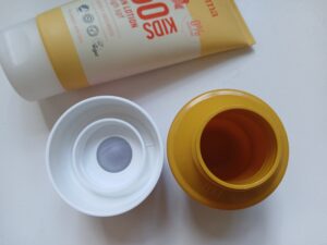 solcreme applikator, solar buddies, solcreme børn, solcreme til børn, solbeskyttelse børn, nem påføring solcreme, solcreme ferie, solcreme vuggestue, solcreme strand, solcreme legeplads, solcreme uden svineri, solcreme til rejser, solcreme i varmen, børn i solen, solcreme til sarte børn, solcreme uden klistrede hænder, praktisk solcreme applikator, solcreme morgenrutine, smøre børn ind i solcreme, solcreme uden brok, UV-beskyttelse børn, solcreme tyrkiet, danskere i tyrkiet, ferie med børn, solbeskyttelse på ferie, solcreme tips til børn, solcreme guide, solcreme til sydens sol, solbeskyttelse uden besvær, solcreme strandtur