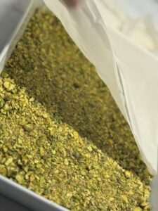 soguk baklava opskrift, soguk baklava med chokolade, soguk baklava med mælk, tyrkisk soguk baklava, nem soguk baklava opskrift, hjemmelavet soguk baklava, baklava med chokolademælk, soguk baklava uden nødder, soguk baklava med hasselnødder, soguk baklava med pistacie, soguk baklava med mørk chokolade, soguk baklava dessert, kold baklava opskrift, kold baklava med chokolade, tyrkisk dessert med chokolade, opskrift på soguk baklava med kakao, baklava med kakaomælk, soguk baklava trin for trin, soguk baklava nem og hurtig, soguk baklava med kondenseret mælk, soguk baklava med fløde, soguk baklava uden sukker, soguk baklava med Nutella, soguk baklava med mælkechokolade, luksus soguk baklava, soguk baklava opskrift tyrkisk stil, sød soguk baklava med chokolade, soguk baklava med kakaopulver, baklava med chokoladefyld, baklava med chokoladesirup, soguk baklava med sirup, soguk baklava med smør og chokolade, dessert soguk baklava med mælk og nødder, soğuk baklava tarifi, çikolatalı soğuk baklava, sütlü soğuk baklava, ev yapımı soğuk baklava, kolay soğuk baklava tarifi, fıstıklı soğuk baklava, cevizli soğuk baklava, bitter çikolatalı soğuk baklava, süt ile soğuk baklava, kakaolu soğuk baklava, nutellalı soğuk baklava, yoğun sütlü soğuk baklava, şerbetli soğuk baklava, az şekerli soğuk baklava, pratik soğuk baklava, adım adım soğuk baklava, çikolata dolgulu baklava, çikolata soslu baklava, evde kolay soğuk baklava yapımı, yumuşak soğuk baklava, bol sütlü soğuk baklava