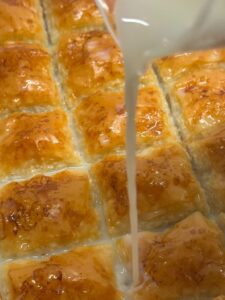 soguk baklava opskrift, soguk baklava med chokolade, soguk baklava med mælk, tyrkisk soguk baklava, nem soguk baklava opskrift, hjemmelavet soguk baklava, baklava med chokolademælk, soguk baklava uden nødder, soguk baklava med hasselnødder, soguk baklava med pistacie, soguk baklava med mørk chokolade, soguk baklava dessert, kold baklava opskrift, kold baklava med chokolade, tyrkisk dessert med chokolade, opskrift på soguk baklava med kakao, baklava med kakaomælk, soguk baklava trin for trin, soguk baklava nem og hurtig, soguk baklava med kondenseret mælk, soguk baklava med fløde, soguk baklava uden sukker, soguk baklava med Nutella, soguk baklava med mælkechokolade, luksus soguk baklava, soguk baklava opskrift tyrkisk stil, sød soguk baklava med chokolade, soguk baklava med kakaopulver, baklava med chokoladefyld, baklava med chokoladesirup, soguk baklava med sirup, soguk baklava med smør og chokolade, dessert soguk baklava med mælk og nødder, soğuk baklava tarifi, çikolatalı soğuk baklava, sütlü soğuk baklava, ev yapımı soğuk baklava, kolay soğuk baklava tarifi, fıstıklı soğuk baklava, cevizli soğuk baklava, bitter çikolatalı soğuk baklava, süt ile soğuk baklava, kakaolu soğuk baklava, nutellalı soğuk baklava, yoğun sütlü soğuk baklava, şerbetli soğuk baklava, az şekerli soğuk baklava, pratik soğuk baklava, adım adım soğuk baklava, çikolata dolgulu baklava, çikolata soslu baklava, evde kolay soğuk baklava yapımı, yumuşak soğuk baklava, bol sütlü soğuk baklava