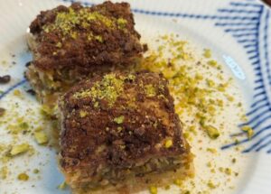 soguk baklava opskrift, soguk baklava med chokolade, soguk baklava med mælk, tyrkisk soguk baklava, nem soguk baklava opskrift, hjemmelavet soguk baklava, baklava med chokolademælk, soguk baklava uden nødder, soguk baklava med hasselnødder, soguk baklava med pistacie, soguk baklava med mørk chokolade, soguk baklava dessert, kold baklava opskrift, kold baklava med chokolade, tyrkisk dessert med chokolade, opskrift på soguk baklava med kakao, baklava med kakaomælk, soguk baklava trin for trin, soguk baklava nem og hurtig, soguk baklava med kondenseret mælk, soguk baklava med fløde, soguk baklava uden sukker, soguk baklava med Nutella, soguk baklava med mælkechokolade, luksus soguk baklava, soguk baklava opskrift tyrkisk stil, sød soguk baklava med chokolade, soguk baklava med kakaopulver, baklava med chokoladefyld, baklava med chokoladesirup, soguk baklava med sirup, soguk baklava med smør og chokolade, dessert soguk baklava med mælk og nødder, soğuk baklava tarifi, çikolatalı soğuk baklava, sütlü soğuk baklava, ev yapımı soğuk baklava, kolay soğuk baklava tarifi, fıstıklı soğuk baklava, cevizli soğuk baklava, bitter çikolatalı soğuk baklava, süt ile soğuk baklava, kakaolu soğuk baklava, nutellalı soğuk baklava, yoğun sütlü soğuk baklava, şerbetli soğuk baklava, az şekerli soğuk baklava, pratik soğuk baklava, adım adım soğuk baklava, çikolata dolgulu baklava, çikolata soslu baklava, evde kolay soğuk baklava yapımı, yumuşak soğuk baklava, bol sütlü soğuk baklava