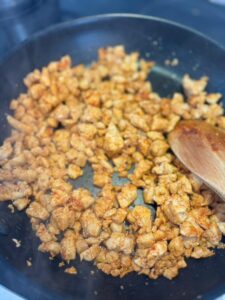 tantuni, tantuni opskrift, tyrkisk tantuni, kyllingetantuni, oksekødstantuni, hjemmelavet tantuni, tantuni wrap, tyrkisk street food, tantuni med kylling, tantuni med oksekød, tyrkisk mad, tyrkisk opskrift, nem tantuni opskrift, autentisk tantuni, tyrkiske retter, opskrift på tantuni, tantuni sandwich, tantuni ingredienser, tantuni sauce, tantuni brød, hvordan laver man tantuni, traditionel tyrkisk tantuni, tyrkisk fastfood, tantuni step by step, tantuni hjemmelavet, tantuni marinade, tantuni krydderier