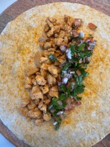 tantuni, tantuni opskrift, tyrkisk tantuni, kyllingetantuni, oksekødstantuni, hjemmelavet tantuni, tantuni wrap, tyrkisk street food, tantuni med kylling, tantuni med oksekød, tyrkisk mad, tyrkisk opskrift, nem tantuni opskrift, autentisk tantuni, tyrkiske retter, opskrift på tantuni, tantuni sandwich, tantuni ingredienser, tantuni sauce, tantuni brød, hvordan laver man tantuni, traditionel tyrkisk tantuni, tyrkisk fastfood, tantuni step by step, tantuni hjemmelavet, tantuni marinade, tantuni krydderier
