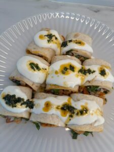 tantuni, tantuni opskrift, tyrkisk tantuni, kyllingetantuni, oksekødstantuni, hjemmelavet tantuni, tantuni wrap, tyrkisk street food, tantuni med kylling, tantuni med oksekød, tyrkisk mad, tyrkisk opskrift, nem tantuni opskrift, autentisk tantuni, tyrkiske retter, opskrift på tantuni, tantuni sandwich, tantuni ingredienser, tantuni sauce, tantuni brød, hvordan laver man tantuni, traditionel tyrkisk tantuni, tyrkisk fastfood, tantuni step by step, tantuni hjemmelavet, tantuni marinade, tantuni krydderier