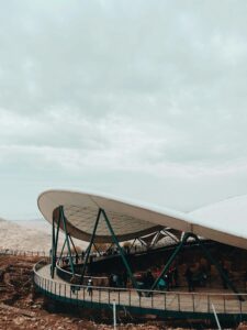 Göbekli tepe, Göbeklitepe, Göbeklitepe myter, Göbeklitepe legender, gamle civilisationer, oldtidsmystik, forhistoriske templer, verdens ældste tempel, stenalderritualer, arkæologiske fund, mytologi, tyrkisk mytologi, kultsteder, gamle guder, religiøse ritualer, mysterier fra oldtiden, stenmonumenter, præ-astronaut teori, esoteriske fortællinger, ukendte civilisationer, urreligion, hellige steder, Anatolien historie, skjulte symboler, megalitkultur, menneskets oprindelse, kosmiske forbindelser, oldtidens tro, arkæologiske gåder, mytiske fortællinger, tempelkomplekser, urkultur, forsvundne ritualer, spirituel arkitektur, kultisk symbolik, sol- og månetilbedelse, astronomiske teorier, mytologiske symboler, oldtidsmysterier, gådefulde ruiner, arkæologisk mystik, historiens begyndelse, religiøs udvikling, ritualpladser, hellig geometri, symboler i sten, stenalderkultur, spirituelle traditioner, menneskets første religioner, historiske teorier