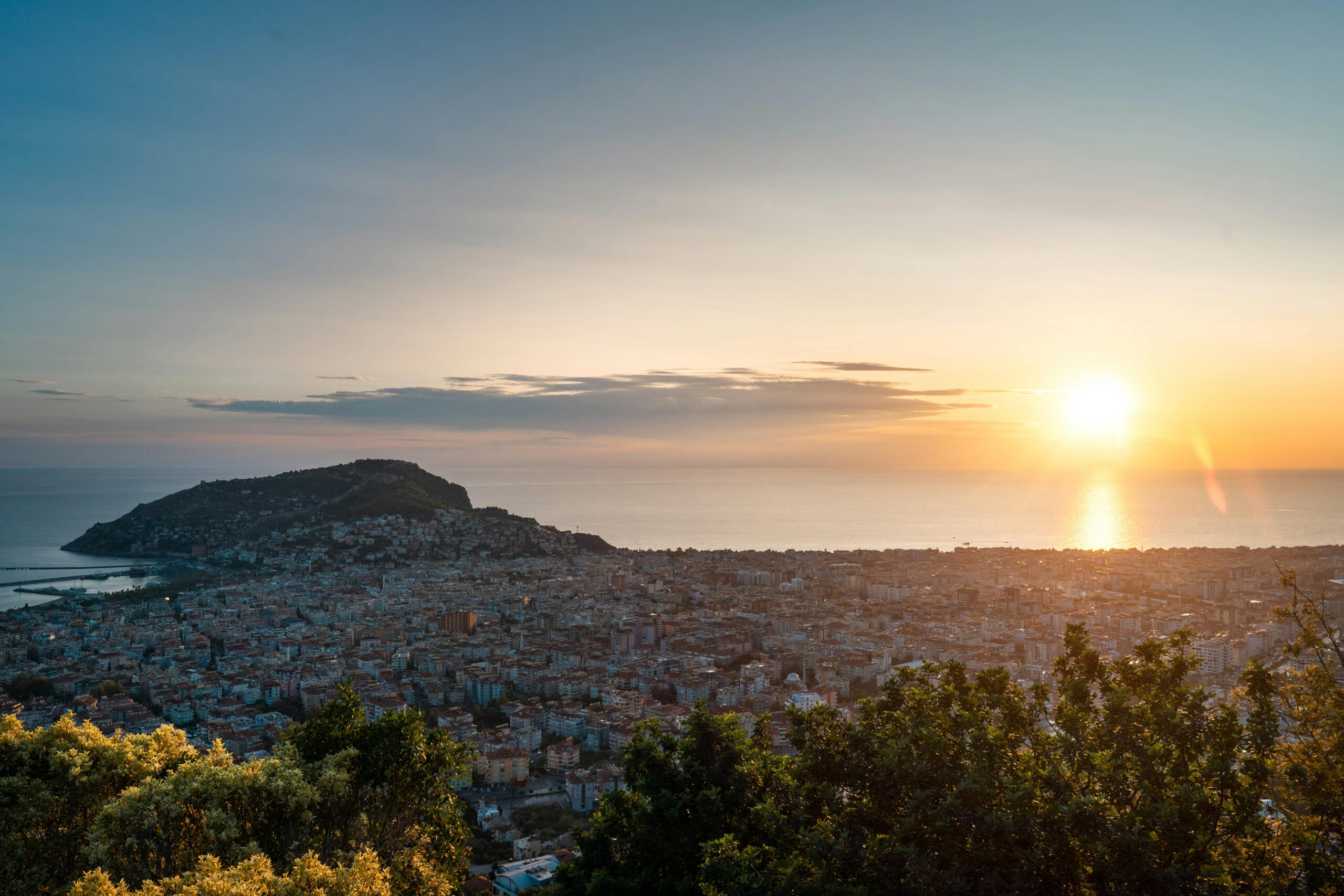 rejse alene til Alanya, soloferie Alanya, alene på ferie i Tyrkiet, solorejse Tyrkiet, rejse alene som kvinde Tyrkiet, tryg ferie i Alanya, soloferie Tyrkiet, oplevelser for solorejsende Alanya, rejseguide Alanya solo, ferie alene Alanya, Alanya for solorejsende, Alanya rejsetips, Tyrkiet rejse alene, bedste steder i Alanya, aktiviteter alene i Alanya, hamam Alanya, bådtur Alanya, udflugter Alanya solo, rejse til Tyrkiet alene, kvinde rejser alene Tyrkiet, tryg rejse Tyrkiet, ferie uden selskab Alanya, singleferie Tyrkiet, rolig ferie i Alanya, selvforkælelse Alanya, lokale oplevelser Alanya, Alanya for kvinder, solooplevelser Tyrkiet, inspiration soloferie, Tyrkiet for solo rejsende