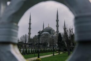 efterårsferie i istanbul, efterårsrejse istanbul, citybreak istanbul, weekendtur istanbul, storbyferie istanbul, rejse til tyrkiet i efteråret, ting at lave i istanbul, seværdigheder i istanbul, hvad skal man se i istanbul, efterår i tyrkiet, istanbul rejsetips, billig efterårsferie, shopping i istanbul, madoplevelser i istanbul, kulturrejse istanbul, bosporus cruise, den blå moské, hagia sophia, grand bazaar, tyrkisk te og kaffe, lokale markeder istanbul, spa og hammam istanbul, tyrkisk mad, historiske oplevelser istanbul, efterårsferie for par, romantisk tur istanbul, familieferie istanbul, udsigtspunkter istanbul, bedste restauranter istanbul, efterårsvejr i istanbul, klima istanbul oktober, flybilletter istanbul, hotel istanbul centrum, billige hoteller istanbul, weekendophold tyrkiet, kultur og historie istanbul, oplev istanbul, sightseeing istanbul, natteliv istanbul, lokale oplevelser istanbul, tirilye dagstur, prinsøerne istanbul, madmarkeder istanbul, fotografi i istanbul, arkitektur i istanbul, shoppingcenter istanbul, efterårsferie med venner, wellness i istanbul, spaoplevelser tyrkiet, traditionel tyrkisk kultur, street food istanbul, efterårsferie inspiration, rejseinspiration tyrkiet, oplevelser i efterårsferien, fly og hotel istanbul, billig storbyferie, tyrkiet i oktober, rejseguide istanbul, weekend getaway istanbul, romantisk weekend istanbul, mad og kultur istanbul, efterårsferie ideer, rejse til istanbul fra danmark, billige rejser tyrkiet, oplevelsesrejse istanbul, kulturferie istanbul, efterårsferie tips, must see istanbul, rejseblog istanbul, bedste caféer istanbul, skjulte perler istanbul, instagram spots istanbul, smukke steder i istanbul, tyrkisk morgenmad, lokal madkultur istanbul, shoppingtips istanbul, tyrkisk kultur og traditioner, afslapning i istanbul, efterårsferie inspiration tyrkiet